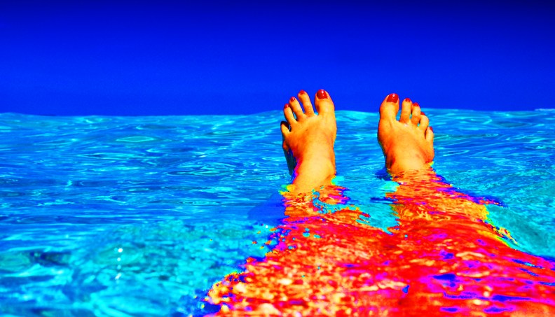 beach-blue-feet-37921 (1)